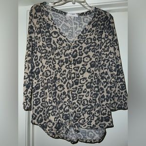 3/4 sleeve cheetah/leopard print button down with tie